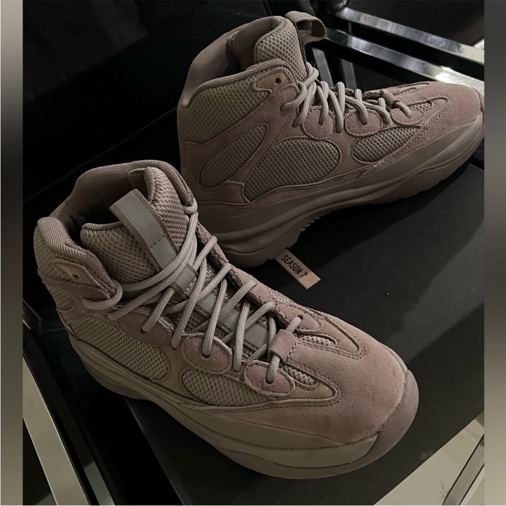 YEEZY 7.5